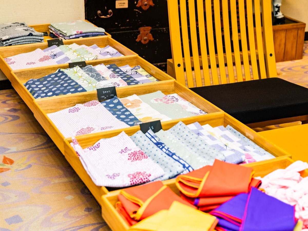 บริการให้เช่าชุดยูกาตะสีสัน