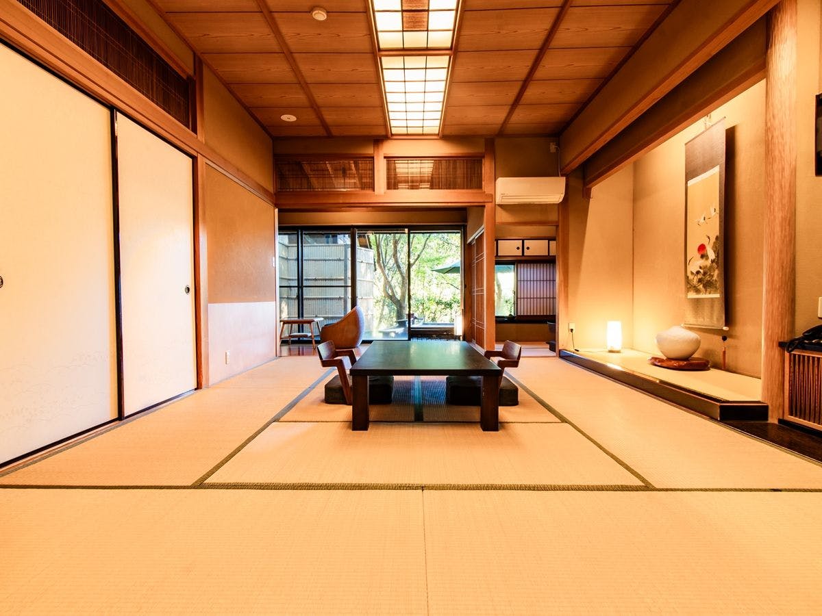 ตัวอย่างห้องพิเศษพร้อมออนเซ็นกลางแจ้ง