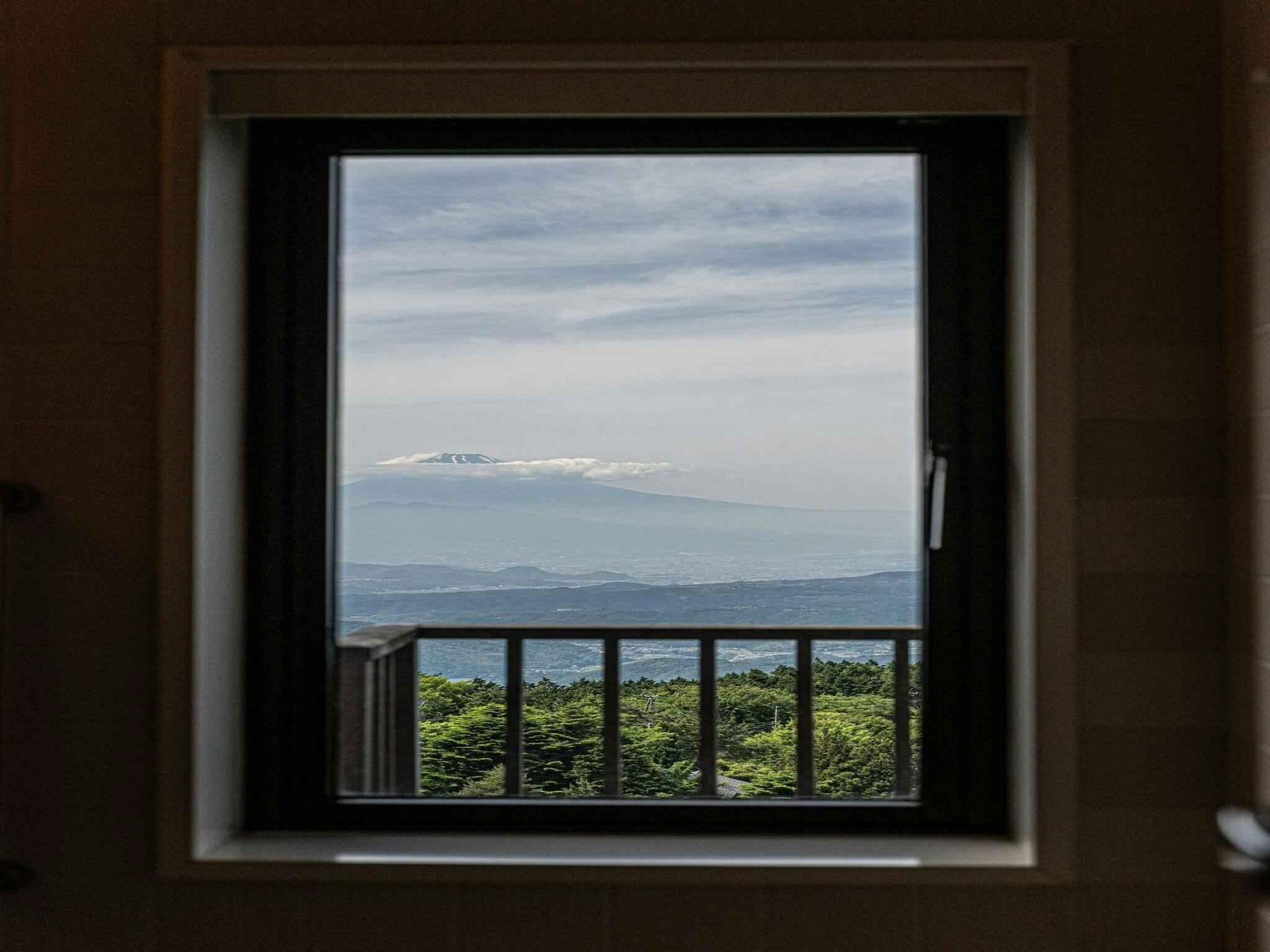 【客室】富士山側眺望ソファーベッド和洋室