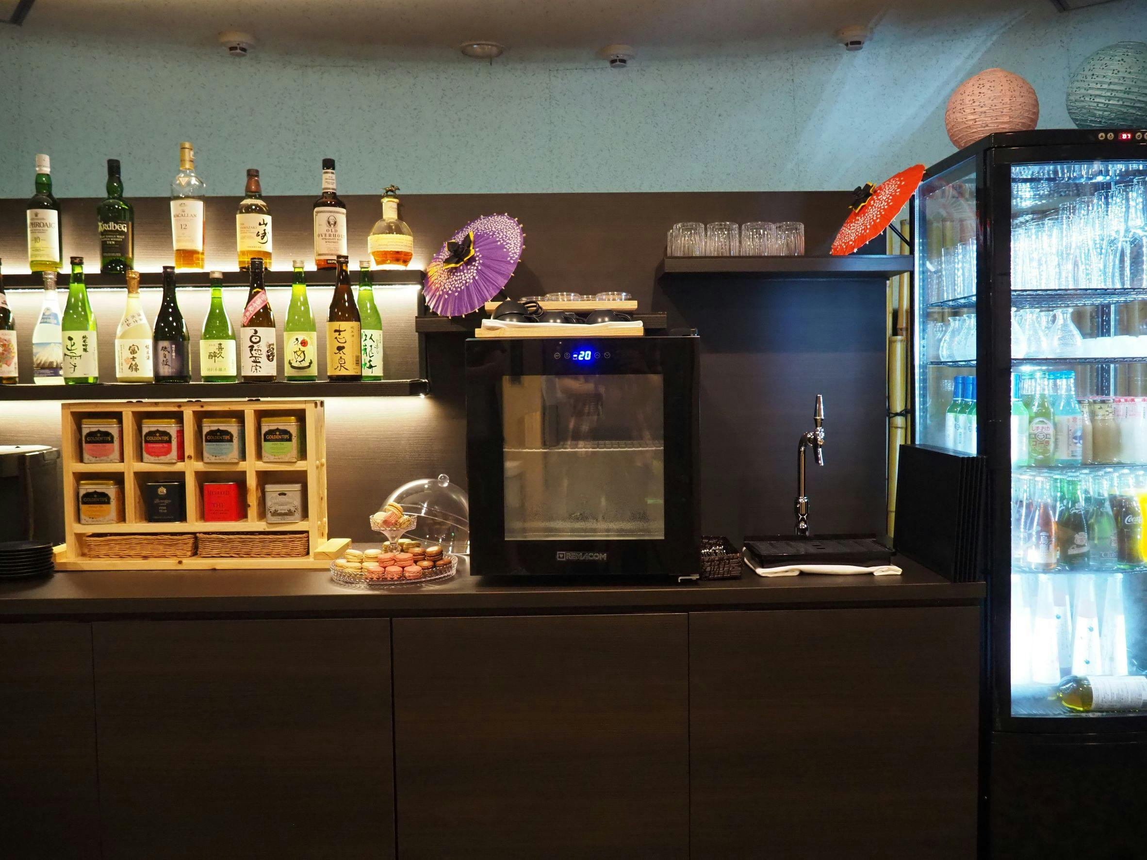 客室最上階の専用バーフロア