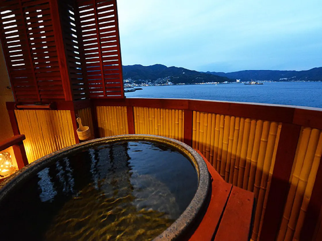 客室露天風呂(温泉)
