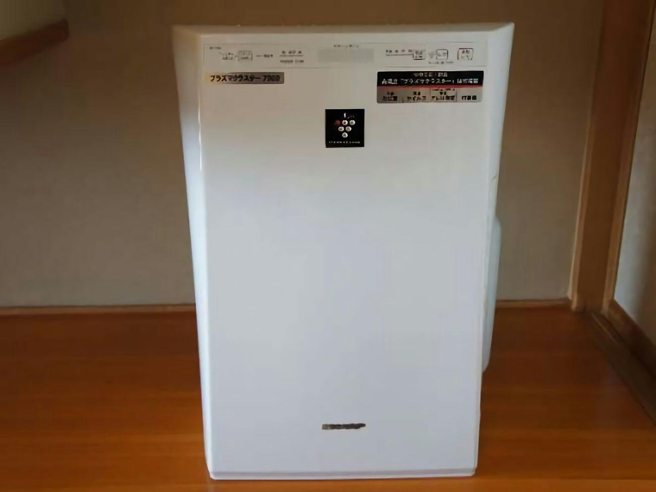 加湿機能付き空気清浄器を備えております。