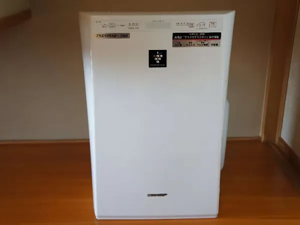 加湿機能付き空気清浄器を備えております。
