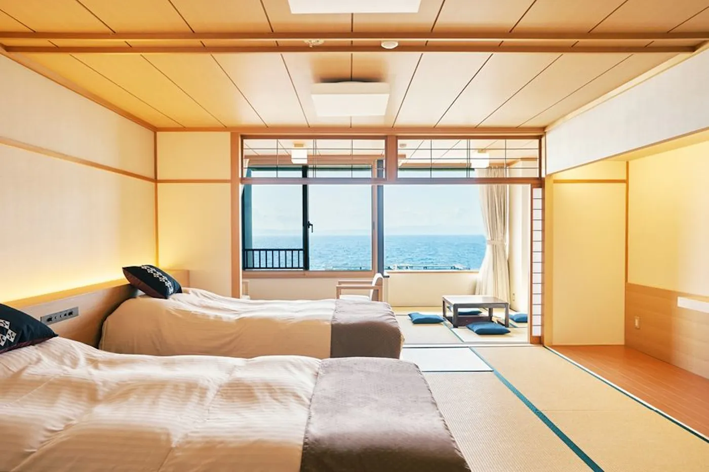 浅虫温泉 南部屋・海扇閣:海を望む客室