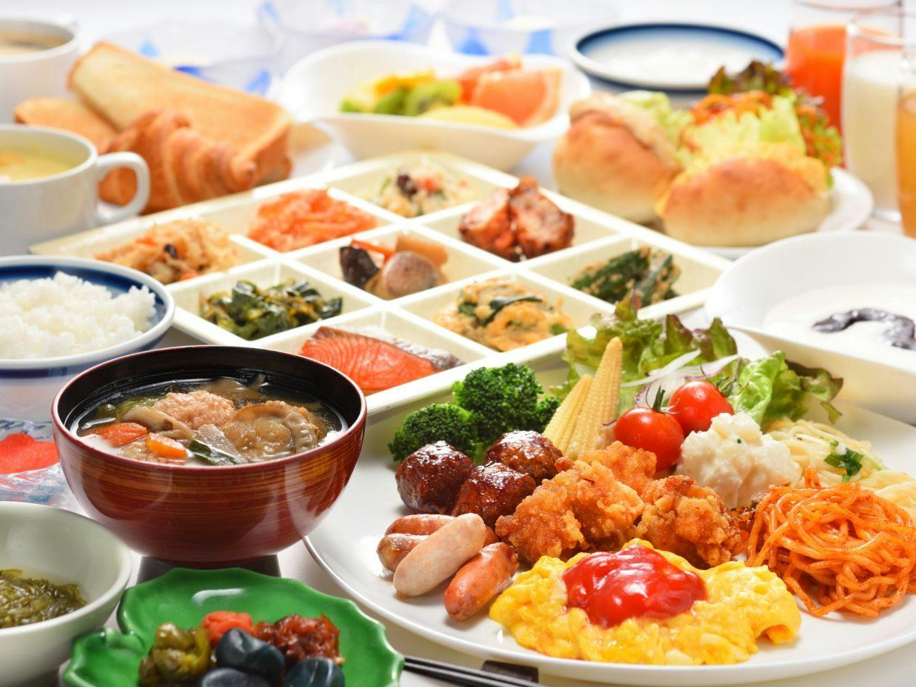 朝食バイキングの一例（皿盛）
