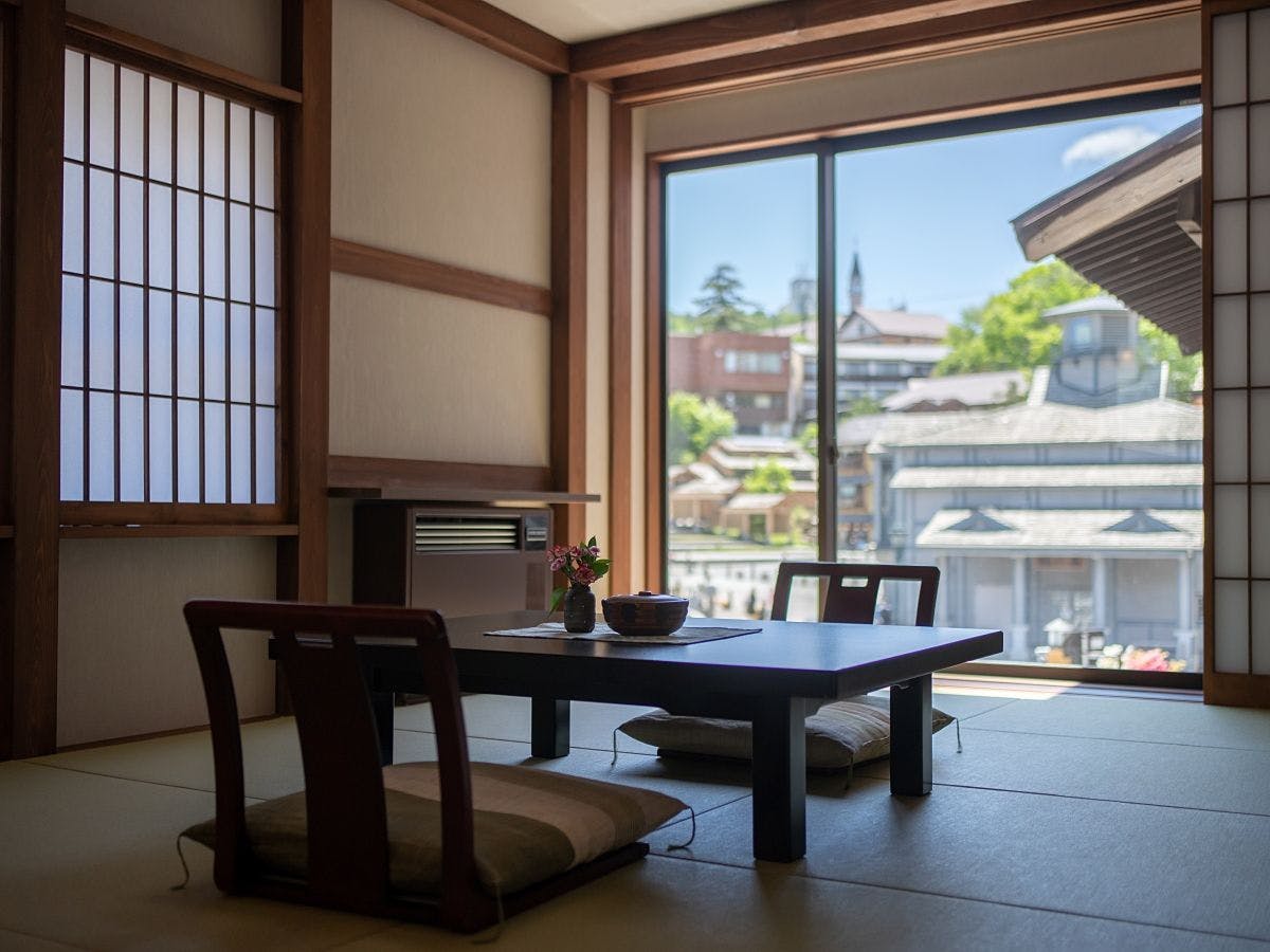 【泉游亭・いわかがみ】