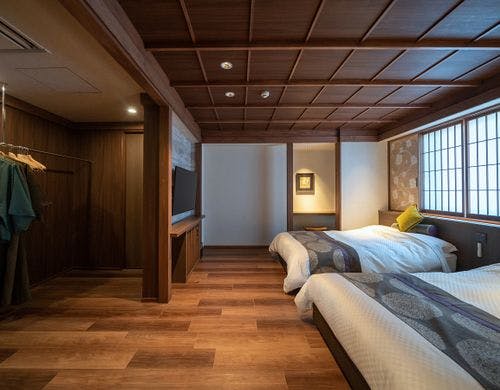 いわかがみ【湯畑を臨む半露天風呂付客室】