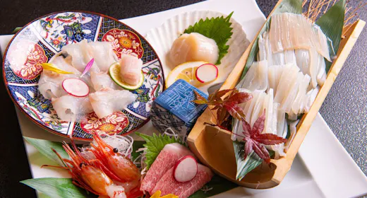 【Upgrade Sashimi Makan Malam “Kiwami”】Khas kota pelabuhan Hakodate—nikmati hidangan laut segar musiman pilihan kepala koki/1 malam termasuk 2 kali makan