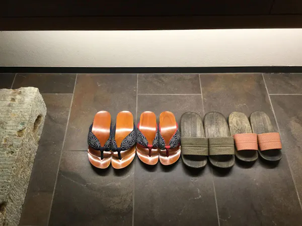 【Fasilitas】Sandal dalam ruangan dan sandal