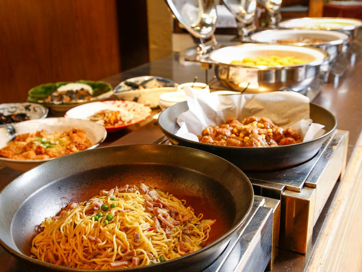 約40種類の和洋朝食バイキング！地産のフレッシュサラダに卵料理・朝から人気の淡路島牛丼も