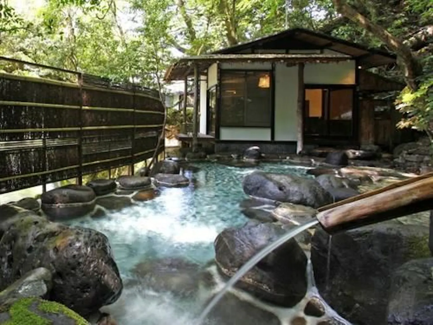 東府やResort＆Spa－Izu：渓流沿いの露天風呂