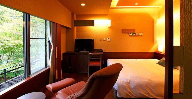 西館 洋室シングルa ダブルベッド シャワーブース付 特価プラン カップル シングルルーム ステイプラン 東府やresort Spa Izu 一休 Com