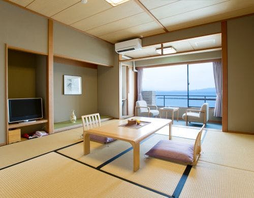鹿児島湾(錦江湾)一望の和室