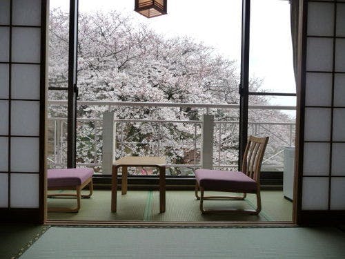 桜の季節はおすすめ！
月の棟和室１０畳