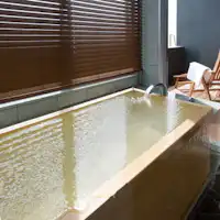 Bak mandi hinoki semi terbuka