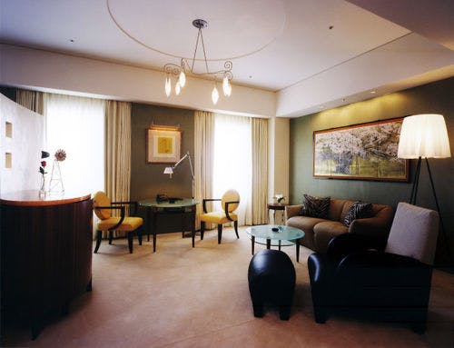 スイートは70平米の贅沢な空間(寝室)