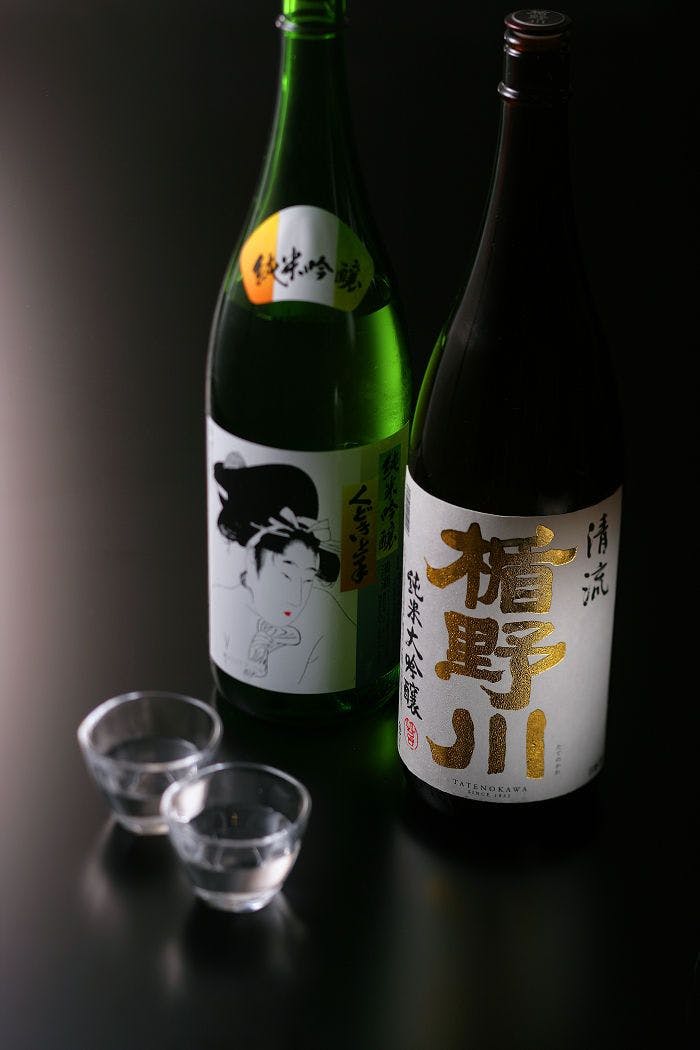 「日本酒飲み比べ（画像はイメージです）