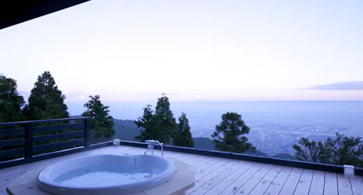 【1 คืนพร้อมอาหารเย็น】ไม่มีอาหารเช้า เพลิดเพลินกับการพักผ่อนที่ Rokko! เวลาช่วงเช้าปรับเปลี่ยนได้ตามความสะดวกของคุณ