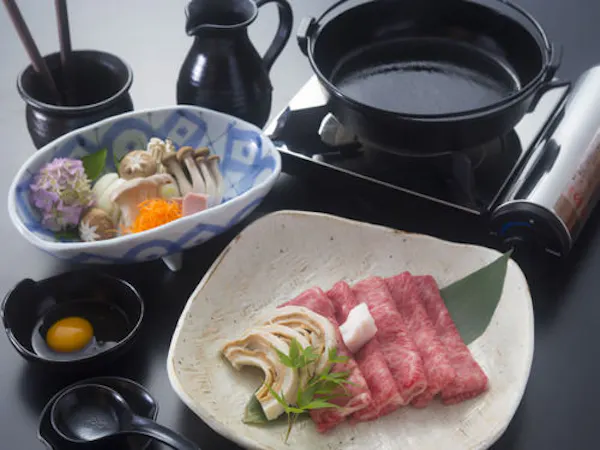 <神戸牛を堪能>神戸での夜、名声高い“KOBE BEEF”をすき焼き又はしゃぶしゃぶで