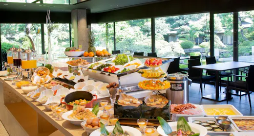 【ベストレート/朝食付き】歴史ある日本庭園を眺めながら朝食を/和洋ビュッフェ