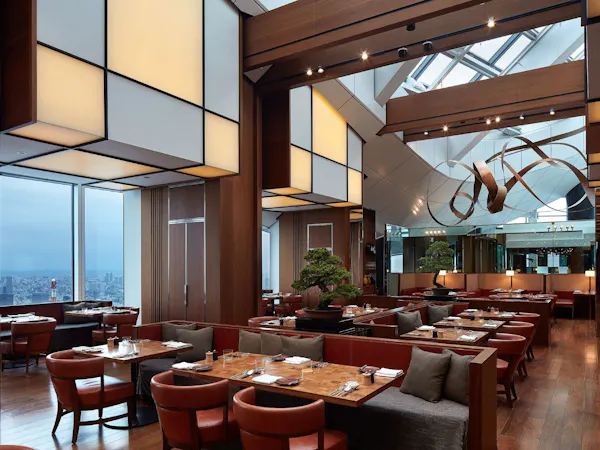 【รวมบุฟเฟ่ต์อาหารเช้ายอดนิยมหลากหลาย】เพลิดเพลินกับอาหารเช้าที่ห้องอาหารหลักชั้น 51 ที่เต็มไปด้วยแสงธรรมชาติ (รวมอาหารเช้า)