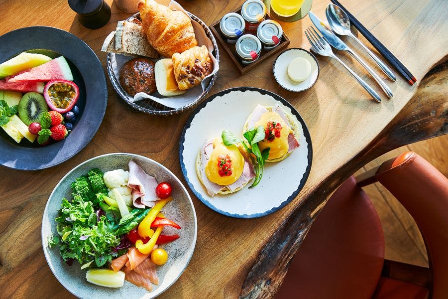 【รวมบุฟเฟ่ต์อาหารเช้ายอดนิยมหลากหลาย】เพลิดเพลินกับอาหารเช้าที่ห้องอาหารหลักชั้น 51 ที่เต็มไปด้วยแสงธรรมชาติ (รวมอาหารเช้า)