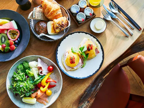 【รวมบุฟเฟ่ต์อาหารเช้ายอดนิยมหลากหลาย】เพลิดเพลินกับอาหารเช้าที่ห้องอาหารหลักชั้น 51 ที่เต็มไปด้วยแสงธรรมชาติ (รวมอาหารเช้า)