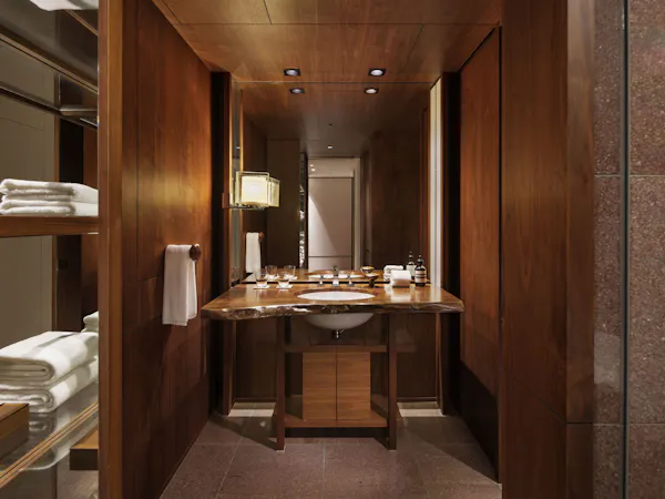 Deluxe Bathroom