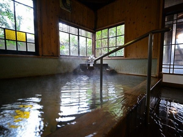 ห้องอาบน้ำสาธารณะ [Iwana] มีอ่างอาบน้ำในร่มและกลางแจ้ง