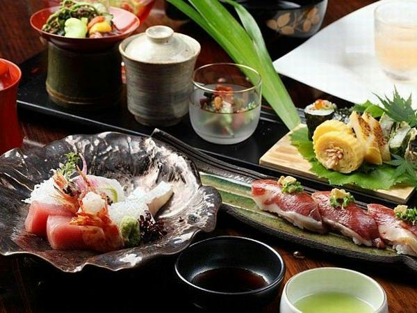 【本館母屋／定番2食付】 古民家で暮らすように過ごす旅。とろとろ温泉と旬の素材を満喫。