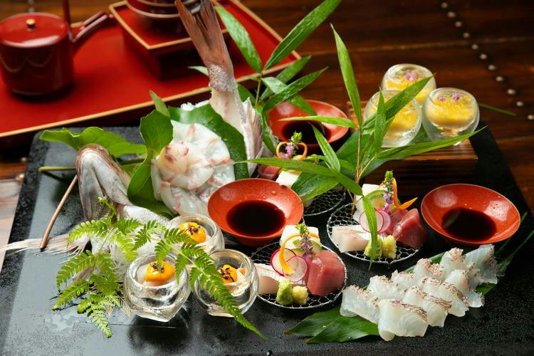 【本館母屋／定番2食付】 古民家で暮らすように過ごす旅。とろとろ温泉と旬の素材を満喫。