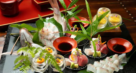 【本館母屋/定番2食付】 古民家で暮らすように過ごす旅。とろとろ温泉と旬の素材を満喫。