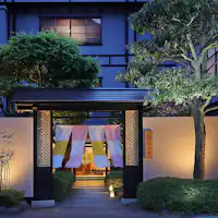 【薄暮の外観】