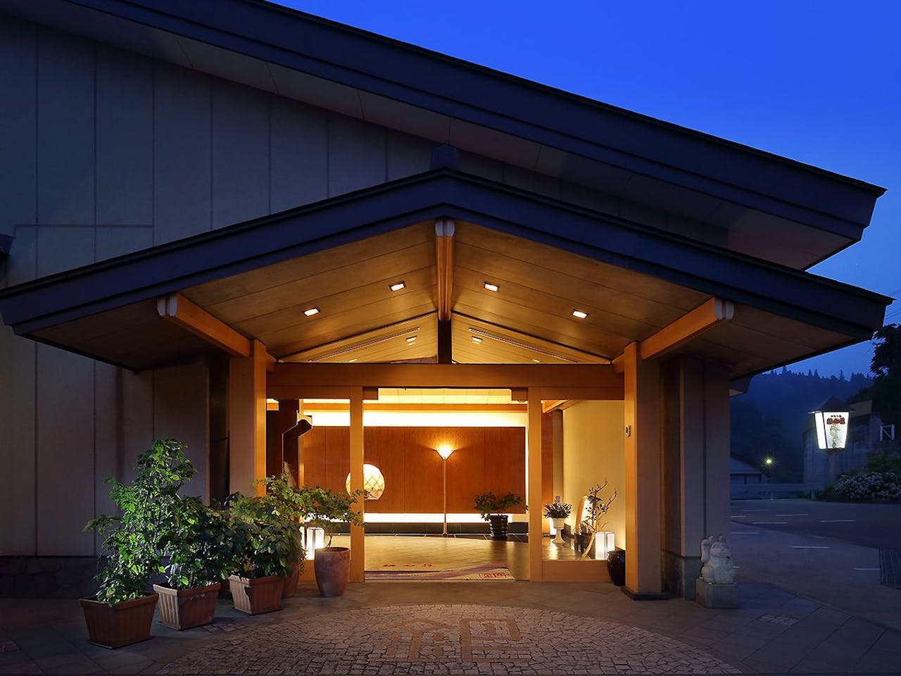 【外観夜景（夏）】