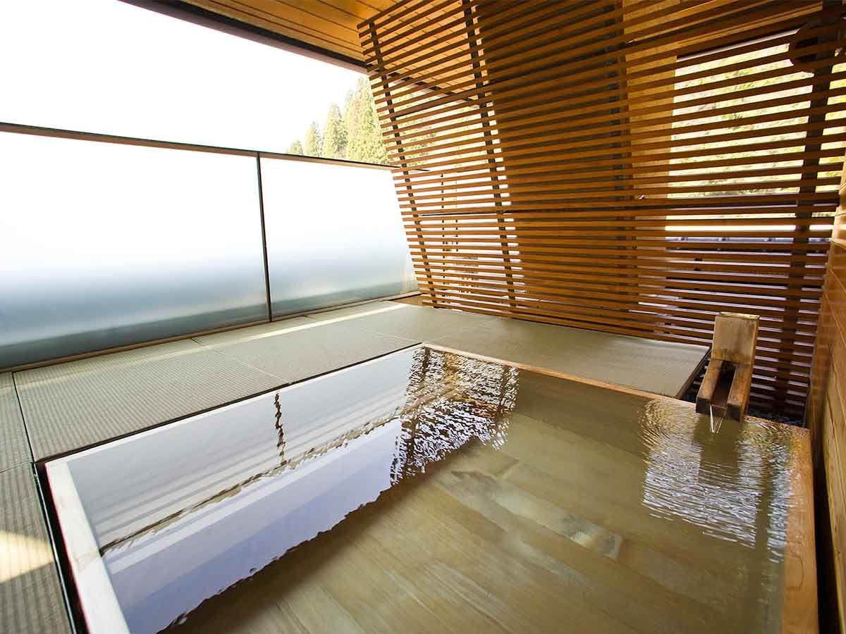 【露天風呂】最上階にある露天風呂。