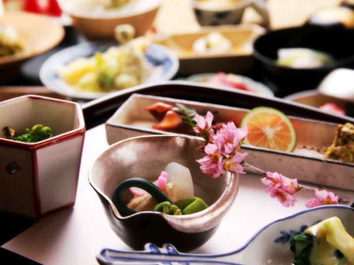 金沢湯涌温泉　日本料理さかえや