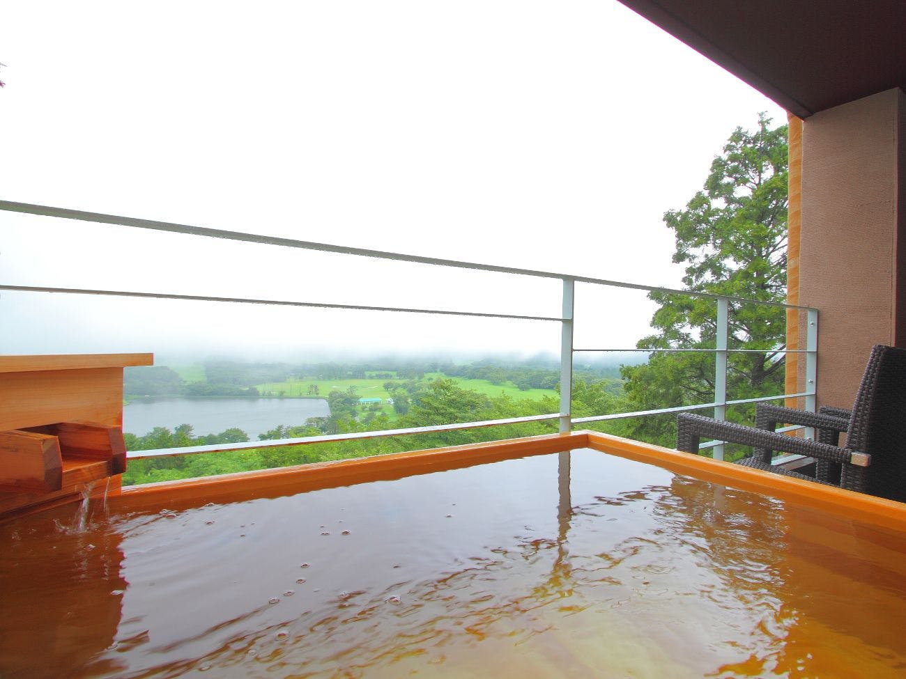 客室露天風呂一例（檜：8畳間）