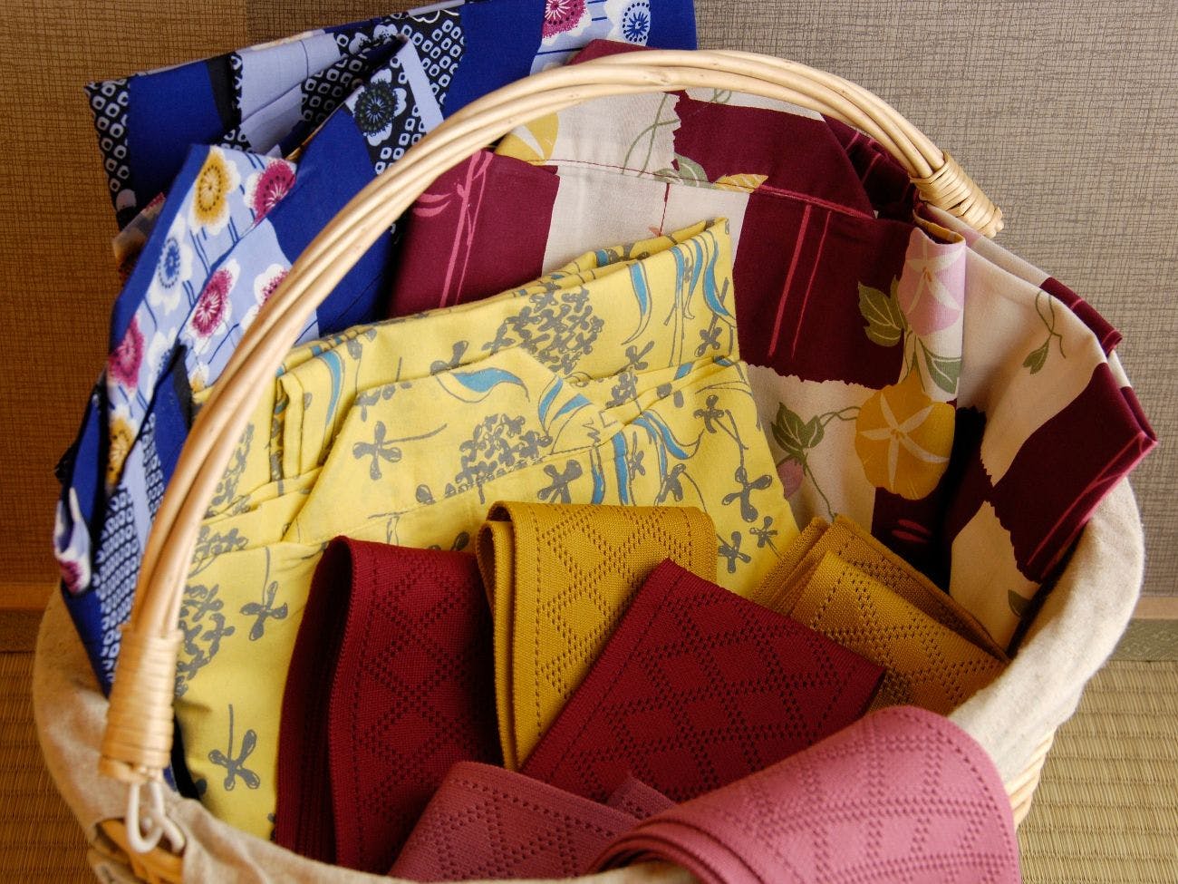 女性の方には選べる色浴衣を無料貸出♪