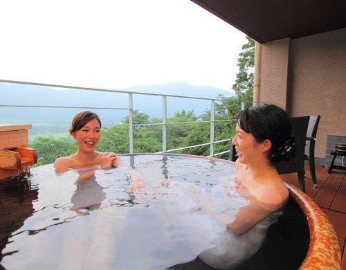 温泉露天風呂付客室一例（10畳間）一例