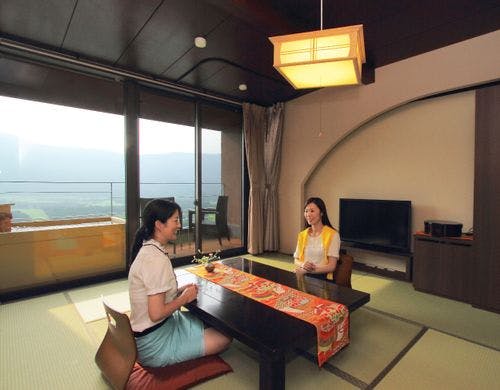 客室露天風呂一例（檜：8畳間）