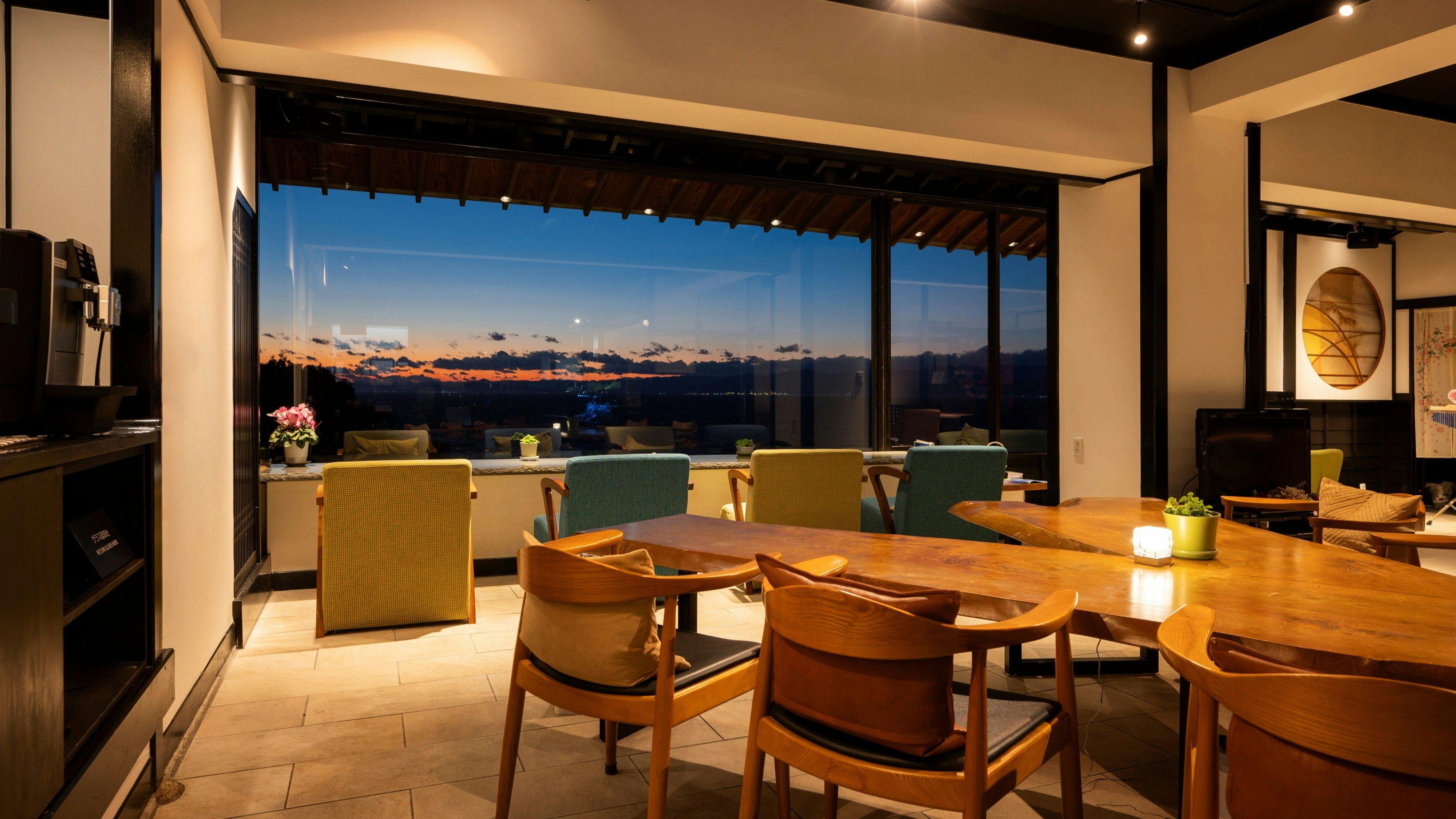 เลานจ์ยามเย็น