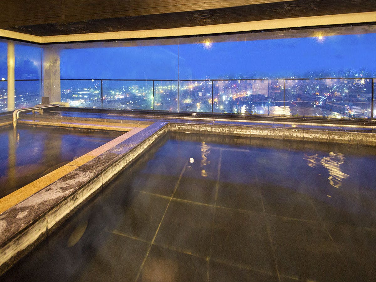 “上質な天然温泉”を愉しめる【大浴場】