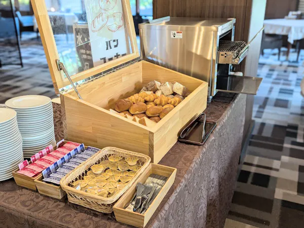 【รวมอาหารเช้า】เพลิดเพลินกับอาหารเช้าสีสันสดใสที่ร้านอาหารที่มองเห็นวิวสีเขียว! สนุกกับการเดินทางที่กระตือรือร้นในคารุอิซาวะ