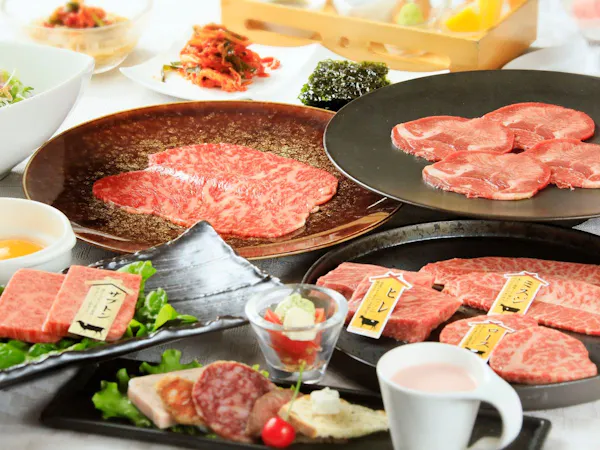 【2食付きプラン】5種より選べるシェフ特製本格ディナーコース。レストランで優雅なひとときを