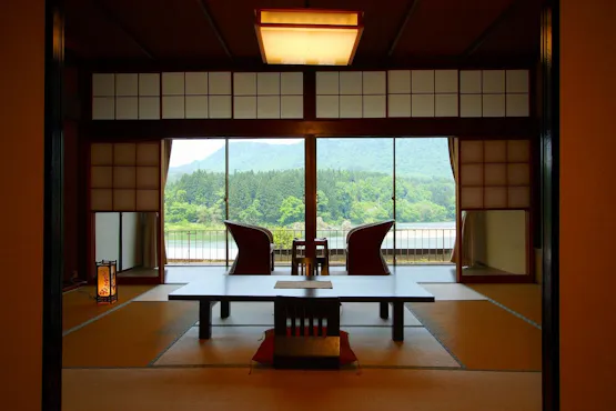 ห้องพักพาโนรามาพร้อมวิวที่สวยงามของ Oku Aga