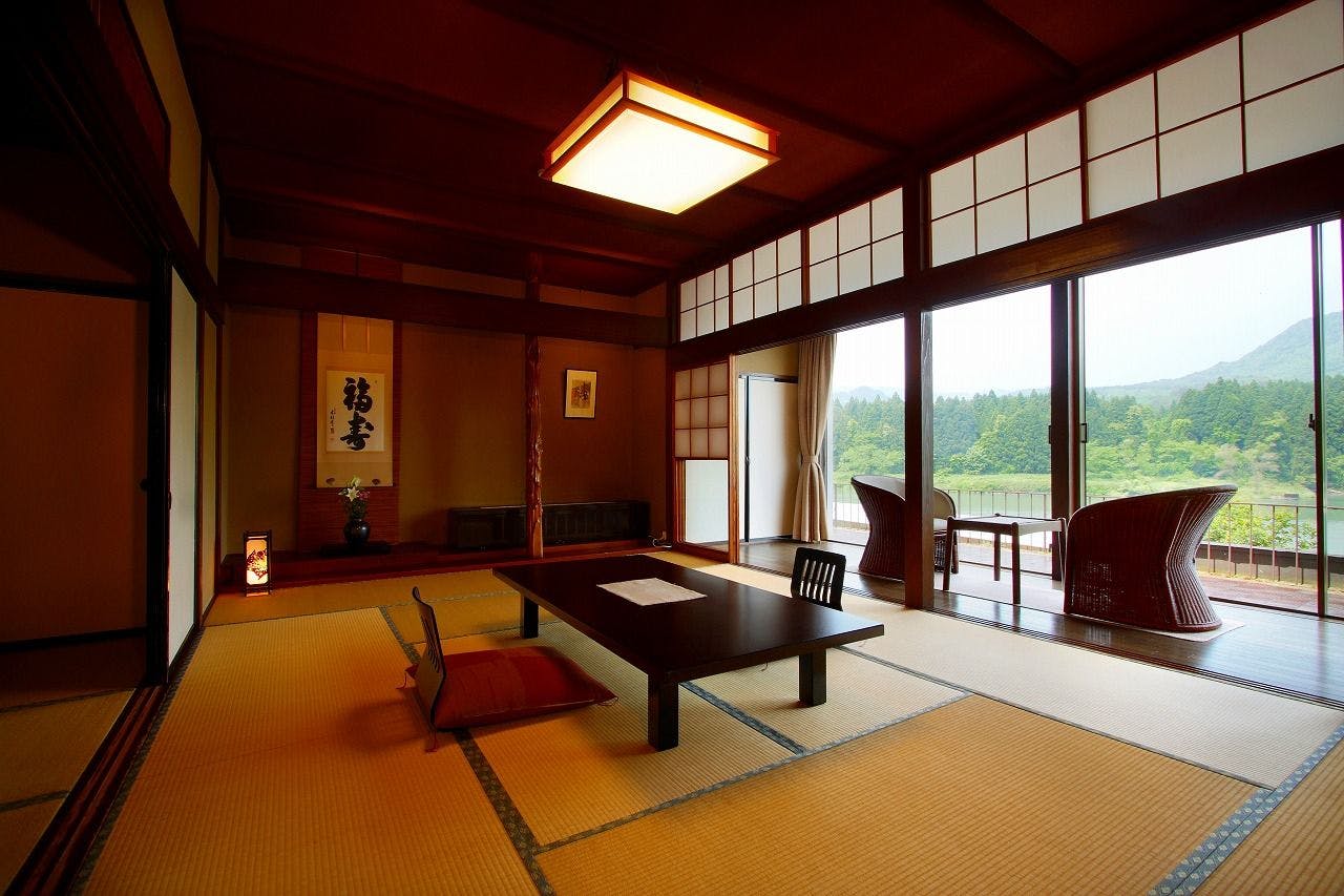 ห้องพักพาโนรามาพร้อมวิวที่สวยงามของ Oku Aga