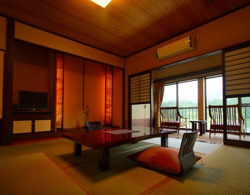 奥阿賀の絶景を一望できるパノラマ客室