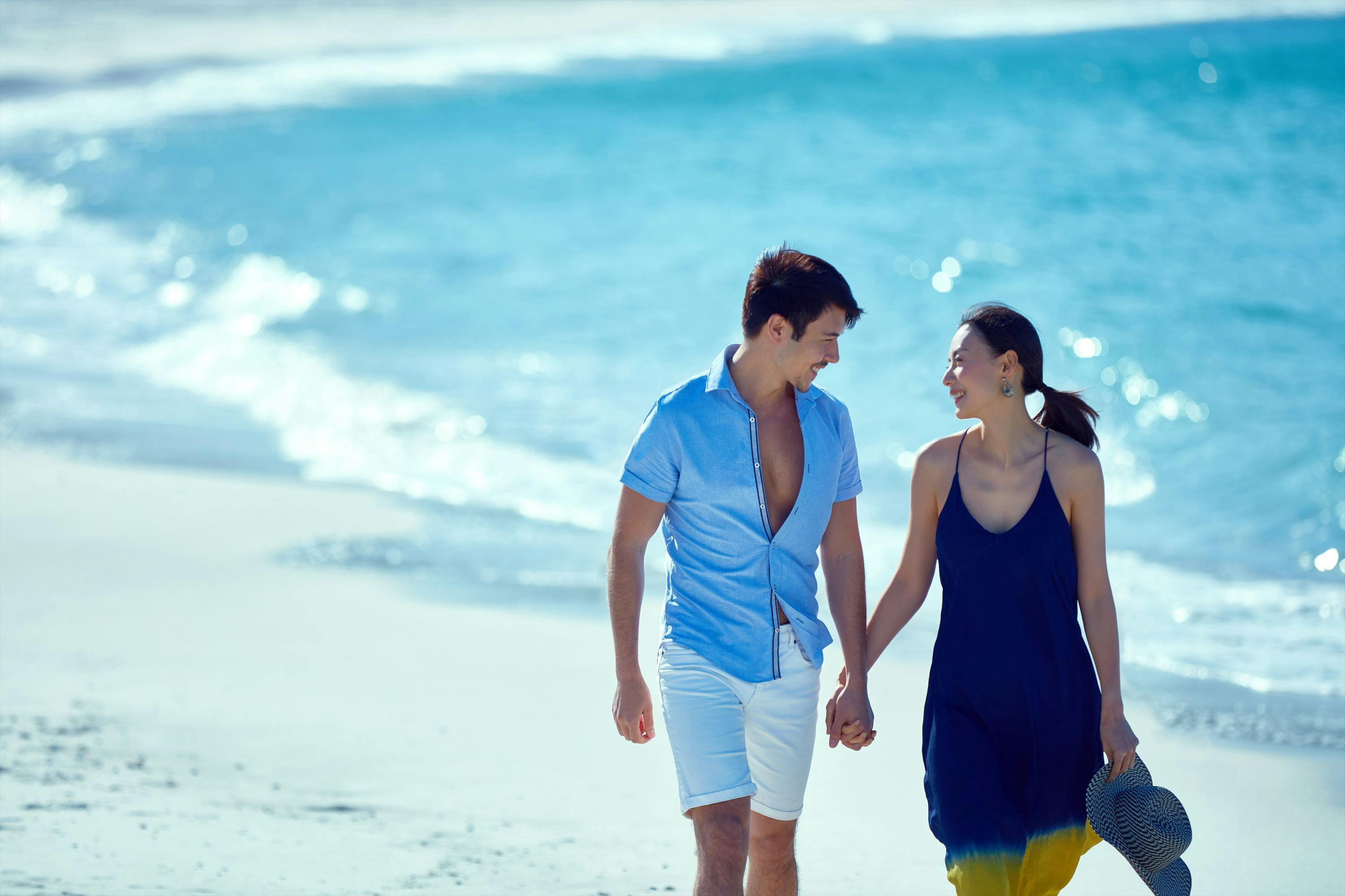 ริมชายหาด