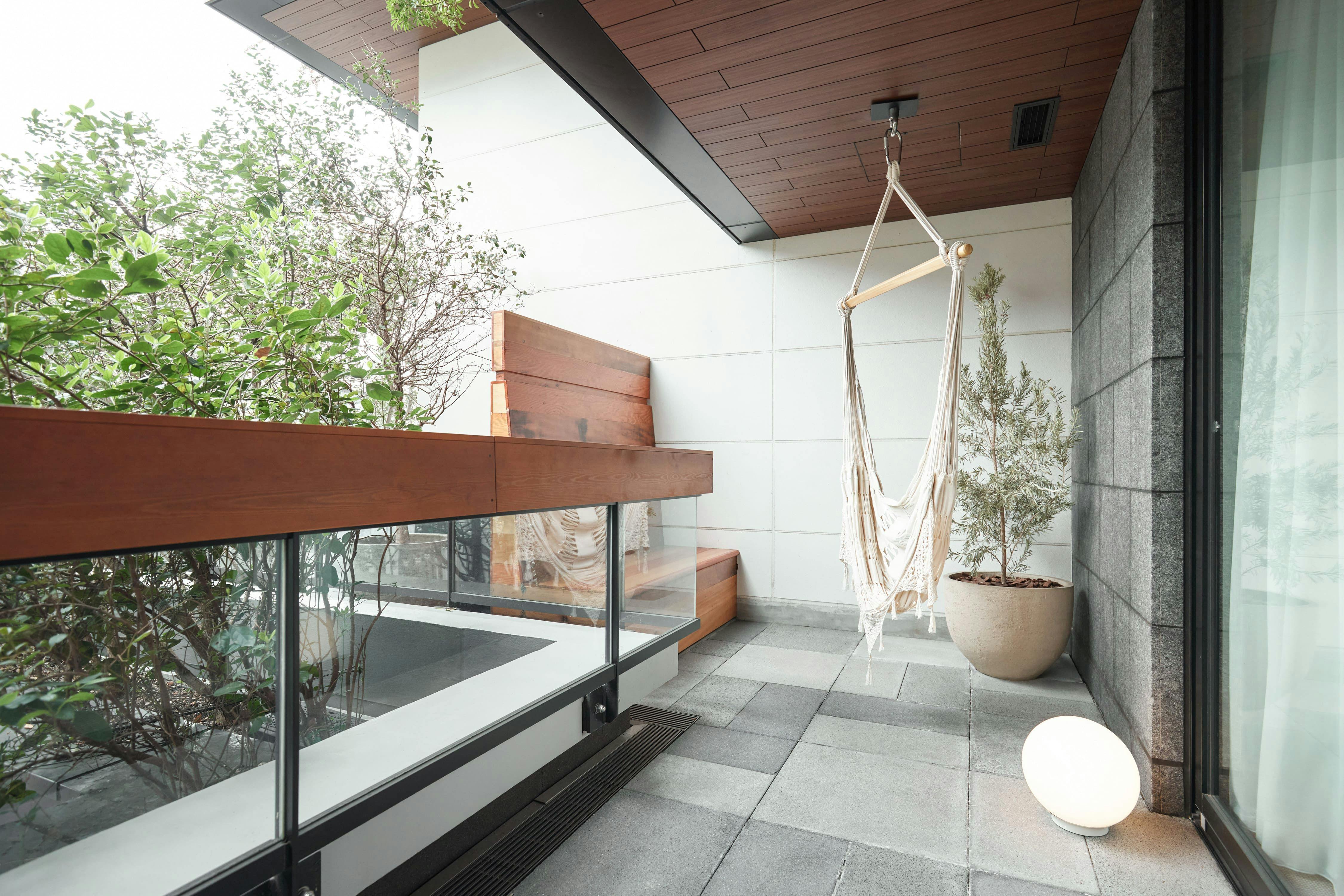 Standard Wide+ Balcony
