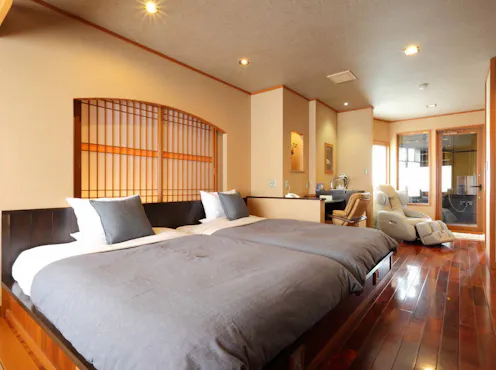 洋室ダブル10畳+広縁+半露天風呂